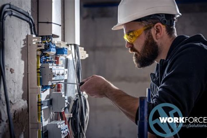 Can a homeowner do their own electrical work in Oregon?