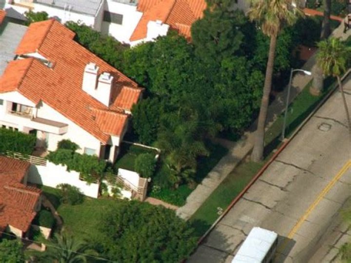 Does anyone live in Nicole Brown Simpson house?