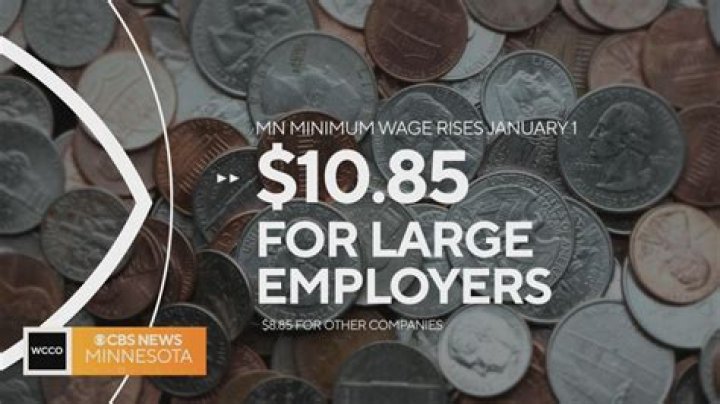 Does Macy's pay minimum wage?