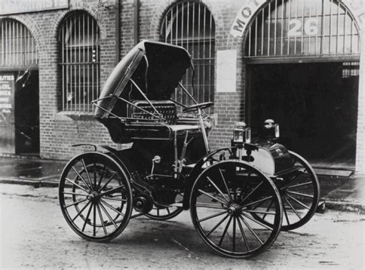 How did the first cars work?