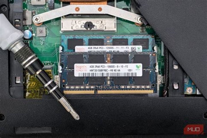 How do I check my RAM on my iPhone 7?