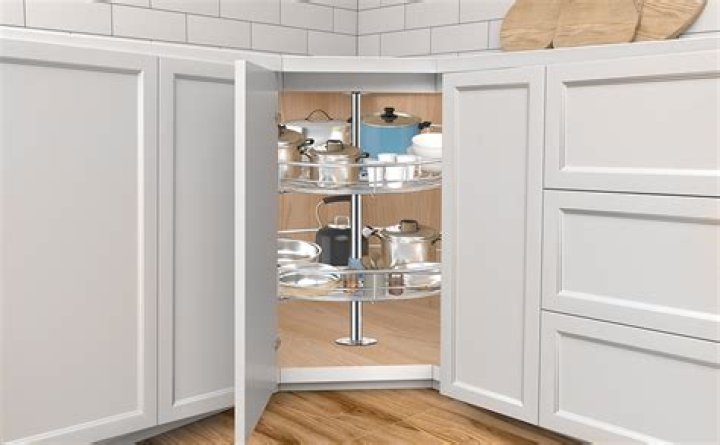 How do you adjust the lazy Susan shelves?