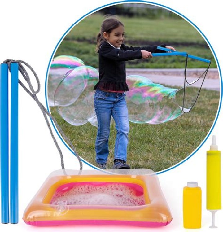 How do you make a big bubble maker?