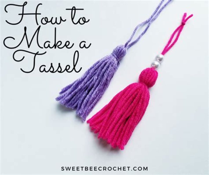 How do you make a crochet tassel?