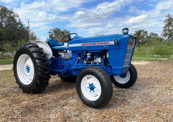How many horsepower is a Ford 2000 tractor?