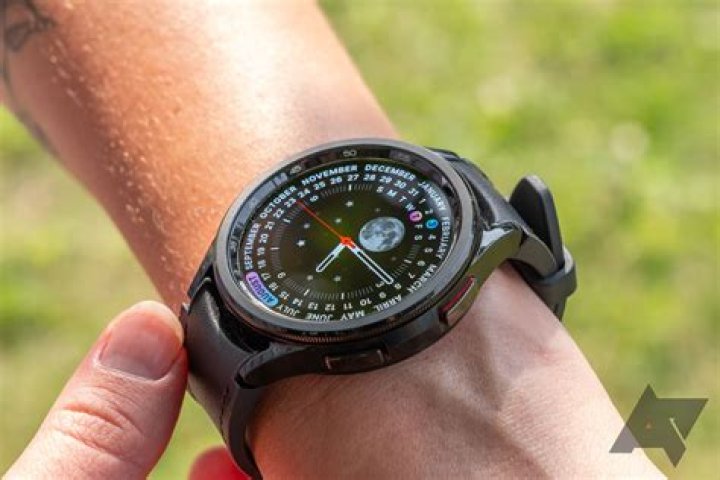 What can Samsung gear s2 watch do?