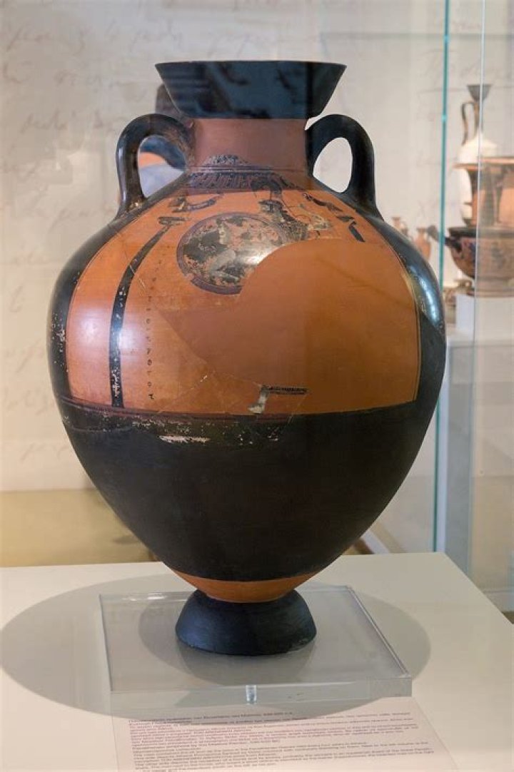 What is Greek pottery used for?