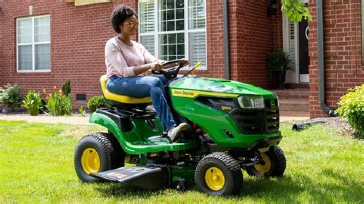 What is the average speed of a riding lawn mower?